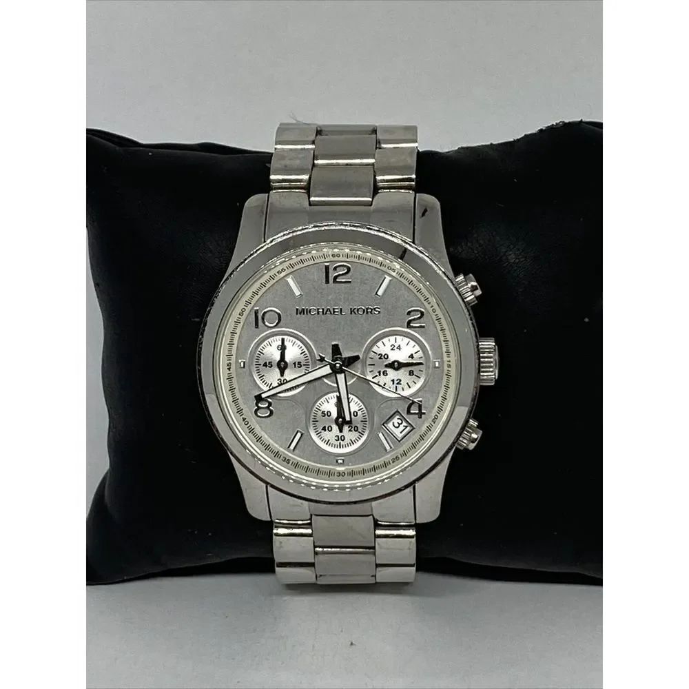 Michael Kors Runway MK5076 Womens Silver Stainless Steel Analog Dial Watch MP320